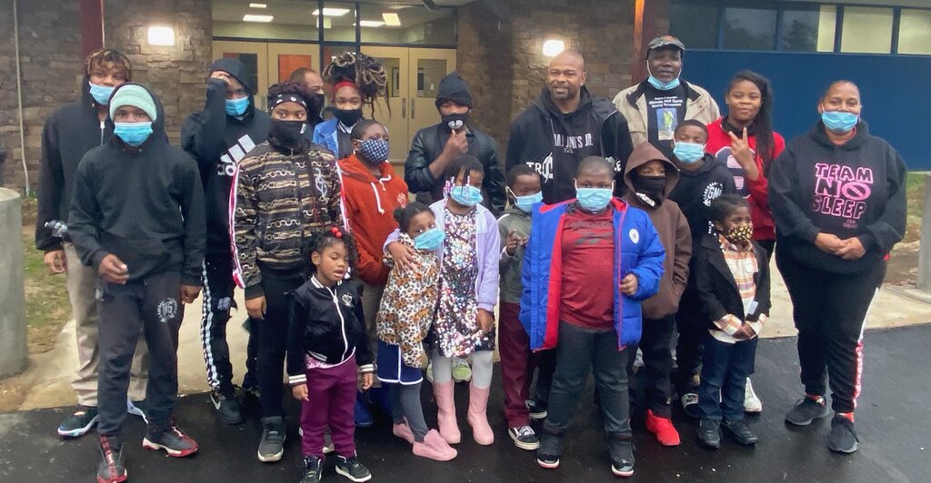 Roy Jones Jr. visits Gloves not Guns boxing while in Pine Bluff