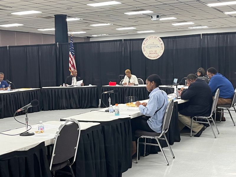 City council meets to discuss several ordinances and resolutions