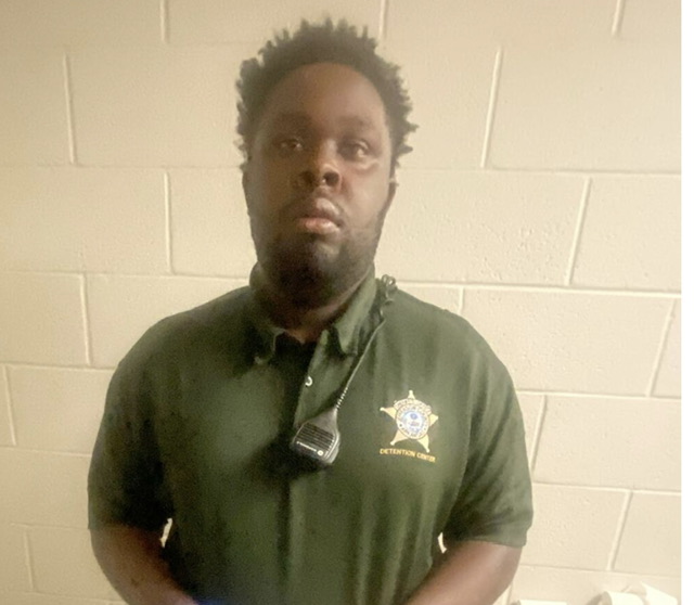 Jefferson County Jailer arrested after attempting to smuggle contraband into jail