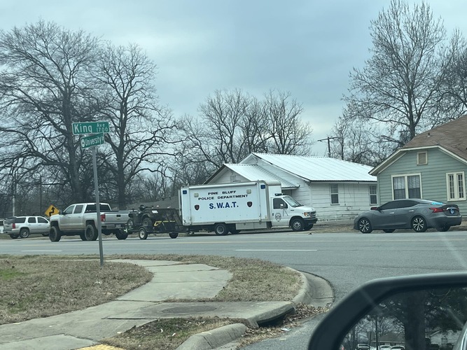 Pine Bluff SWAT and State Troopers raid home in Pine Bluff Deltaplex News