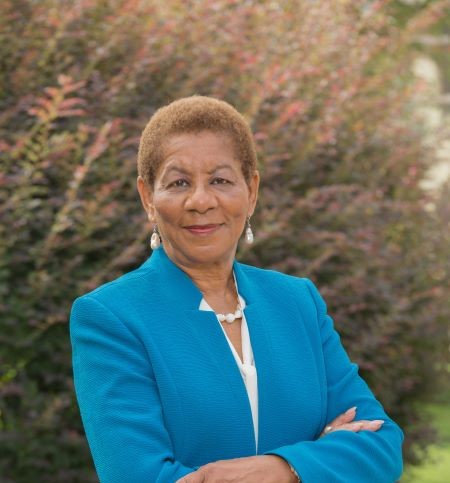 Mayor Shirley Washington thanks her supporters and asks for voters to re-elect her while on the 1013 Oldies Morning Show with Greg and Wil