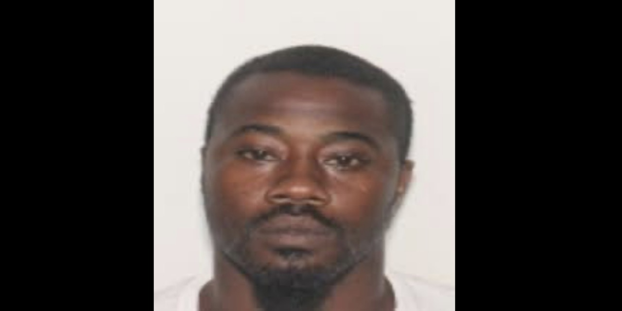 Pine Bluff Police Department searching for 32-year-old Dalvin Carter